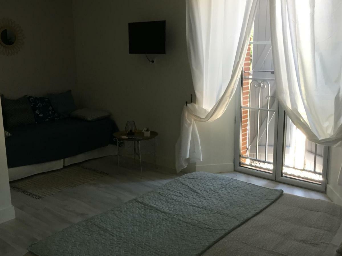 Domaine en castanet Bed and Breakfast Caraman Esterno foto